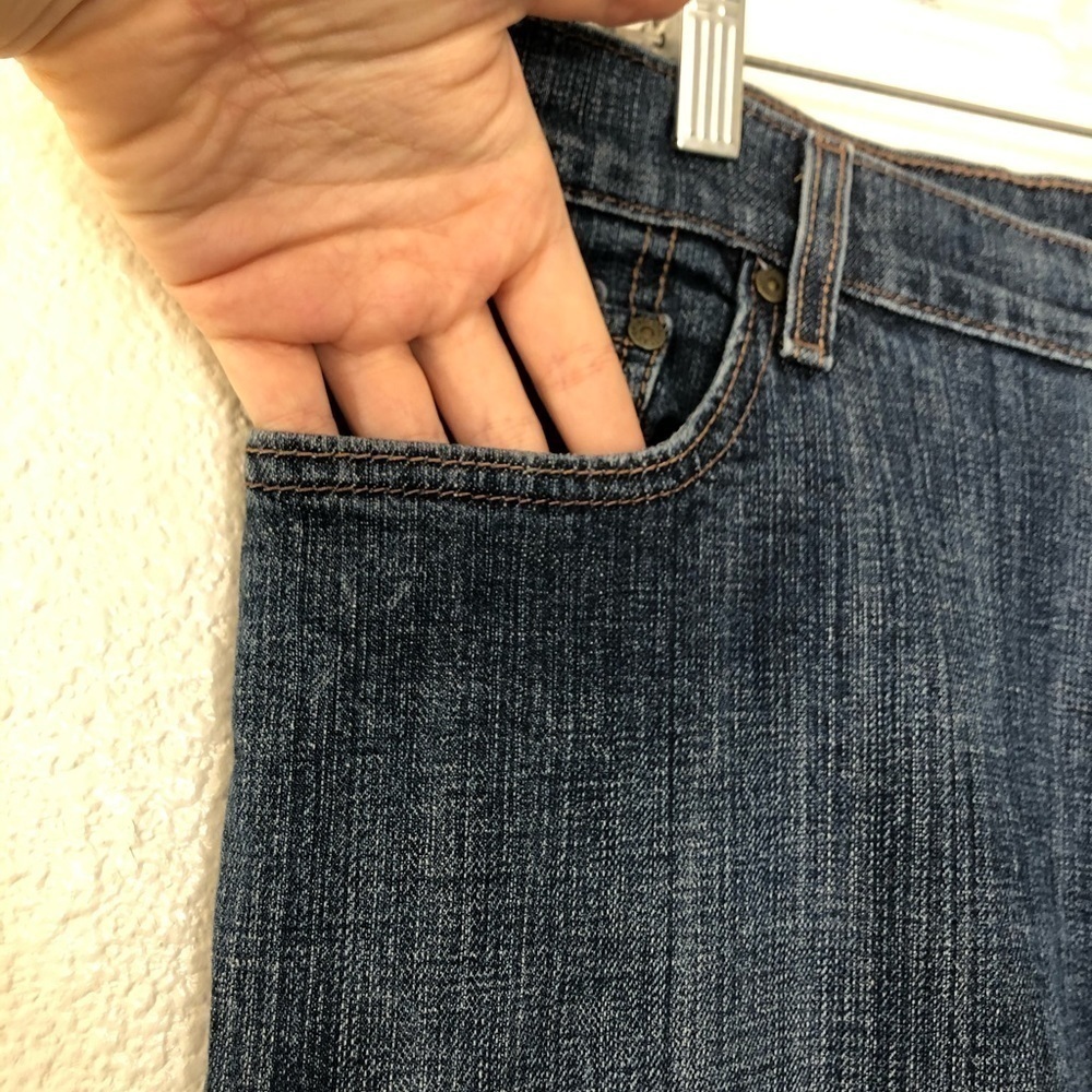 PLUS Levi’s Relaxed Boot Cut 550 Jeans - Picture 4 of 7